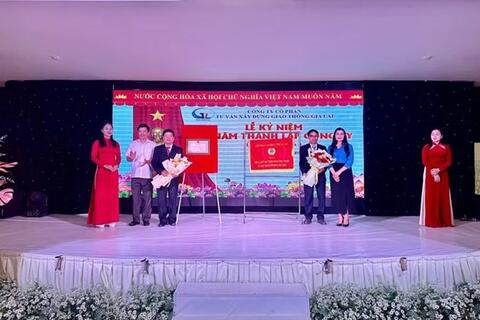 Doanh nghiệp đưa người lao động du lịch để tạo đà phấn đấu