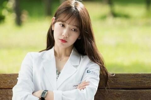 Diễn viên Park Shin Hye tái xuất sau khi sinh con thứ hai