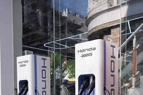 Honda Việt Nam mở bán UC3, hé lộ cách phát triển trạm sạc cho xe máy điện