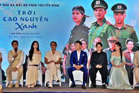 Cơ trưởng "Tử chiến trên không" Xuân Phúc tái xuất phim giờ vàng