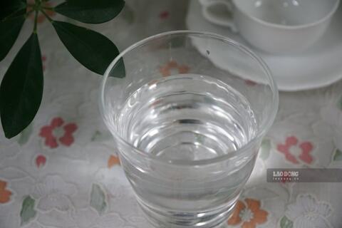Tác hại không ngờ đối với thận khi uống nước quá nhiều và quá nhanh