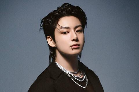 Jungkook (BTS) dẫn đầu doanh số album solo K-pop với “GOLDEN”
