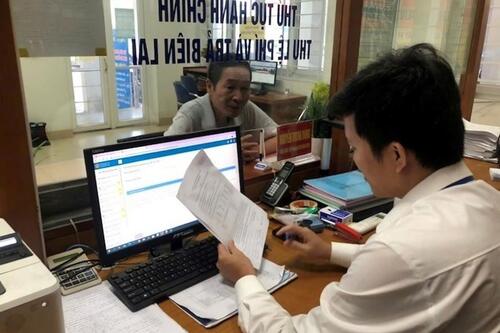 Phụ cấp của cán bộ khi chờ sửa chính sách tiền lương