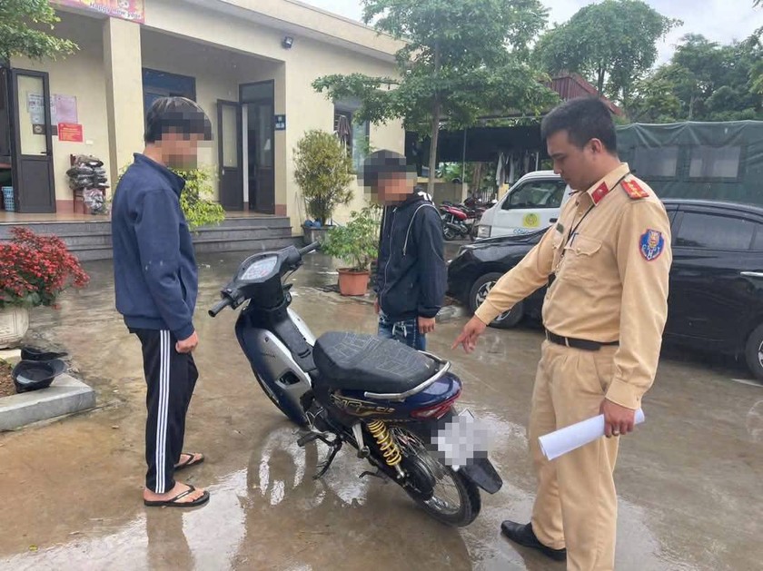Trong 5 ngày lễ 30/4 -1/5 lực lượng Cảnh sát giao thông Công an tỉnh Phú Thọ phát hiện, xử lý 1.668 trường hợp vi phạm trật tự an toàn giao thông. (Ảnh: Công an Phú Thọ) Trong 5 ngày lễ 30/4 -1/5 lực lượng Cảnh sát giao thông Công an tỉnh Phú Thọ phát hiện, xử lý 1.668 trường hợp vi phạm trật tự an toàn giao thông. (Ảnh: Công an Phú Thọ)