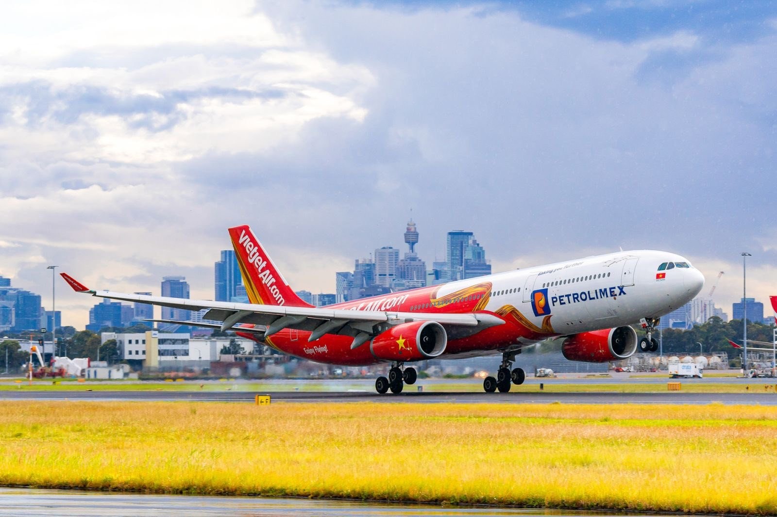 tau-bay-vietjet-2-1-.jpg