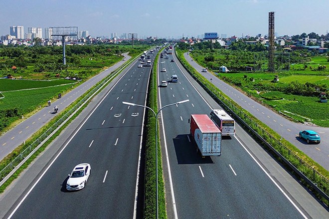 Từ 0h ngày 9.9 xử phạt ôtô tải đi vào làn sát dải phân cách giữa cao tốc