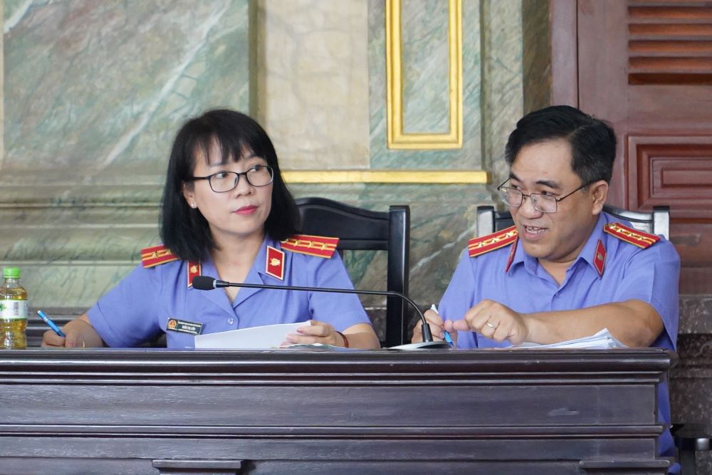 Đại diện VKS trình bày quan điểm. Ảnh: Anh Tú