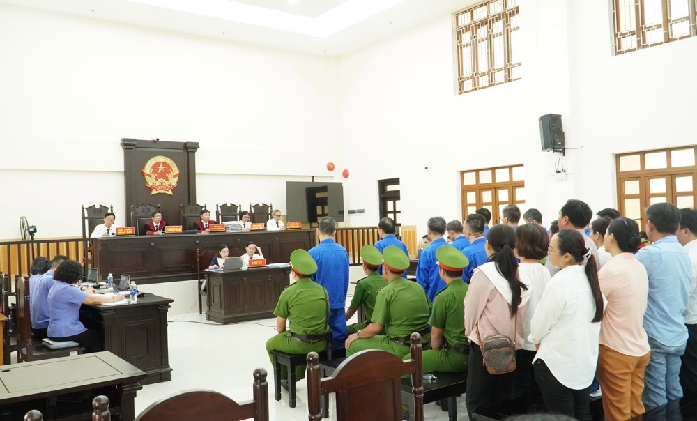 Phiên tòa xét xử các bị cáo vào sáng 23.9. Ảnh: Duy Tuấn