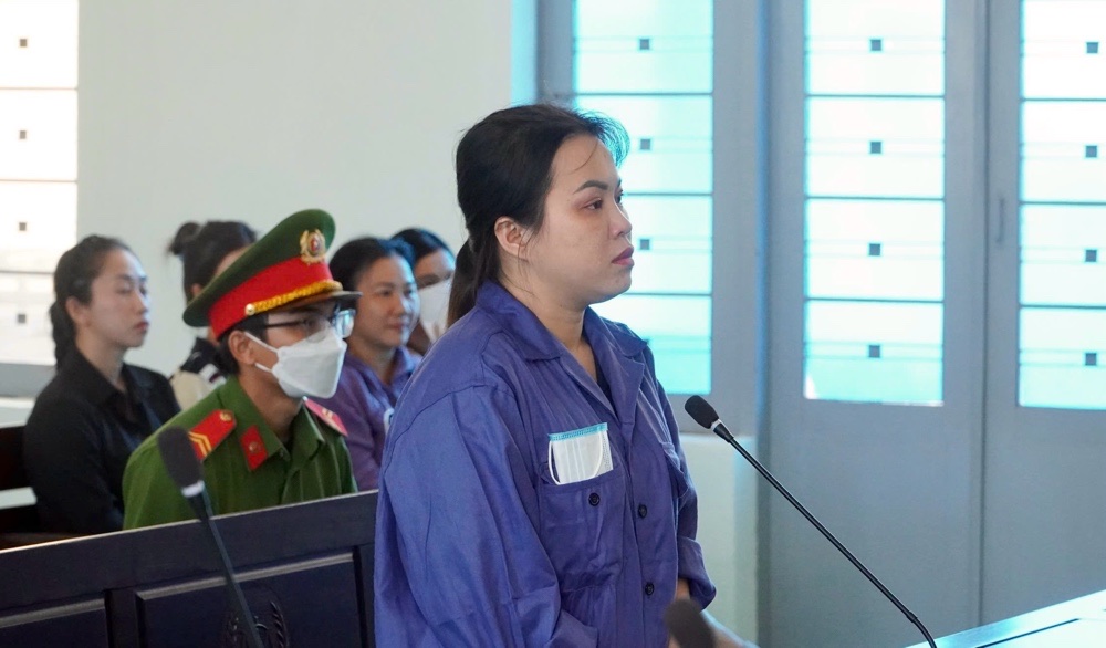 Bị cáo Ngô Thị Loan Chi bị xét xử về tội “Lừa đảo chiếm đoạt tài sản“. Ảnh: Duy Tuấn