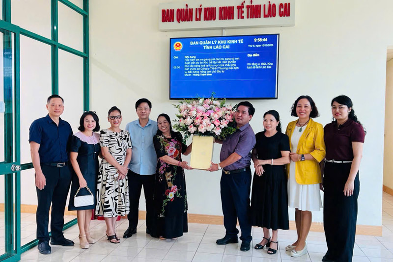 Lãnh đạo Liên đoàn Lao động tỉnh Lào Cai thăm, làm việc tại các doanh nghiệp. Ảnh: Tuấn Hải
