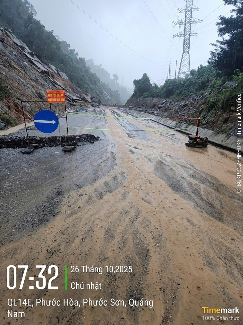 Chính quyền địa phương đang túc trực để cảnh báo và giữ gìn an toàn cho người dân. Ảnh: ĐPCC