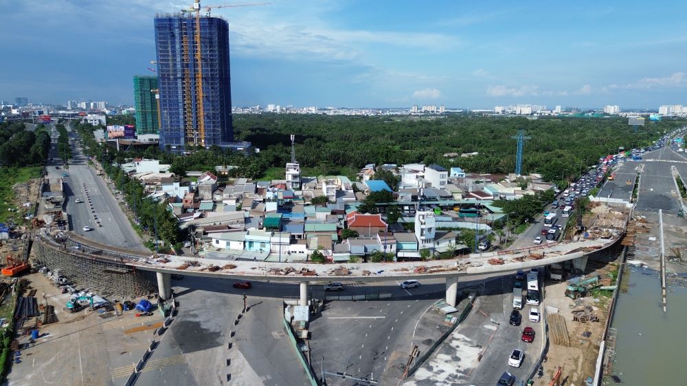 Nhánh cầu N2 nút giao An Phú thông xe trước ngày 31.12.2025.  Ảnh: Anh Tú