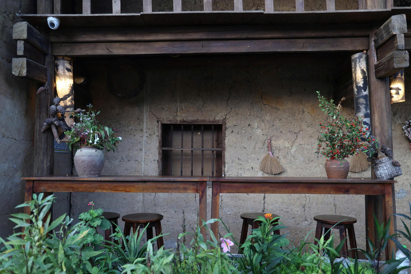 Làng du lịch Lô Lô Chải vẫn giữ được những nét mộc mạc, đậm văn hóa bản địa và là điểm đến ưa thích của du khách. Ảnh: Lê Phú.