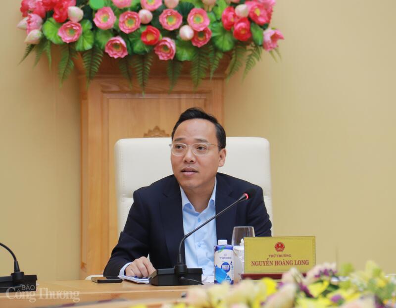 Thứ trưởng Bộ Công Thương Nguyễn Hoàng Long chủ trì cuộc họp