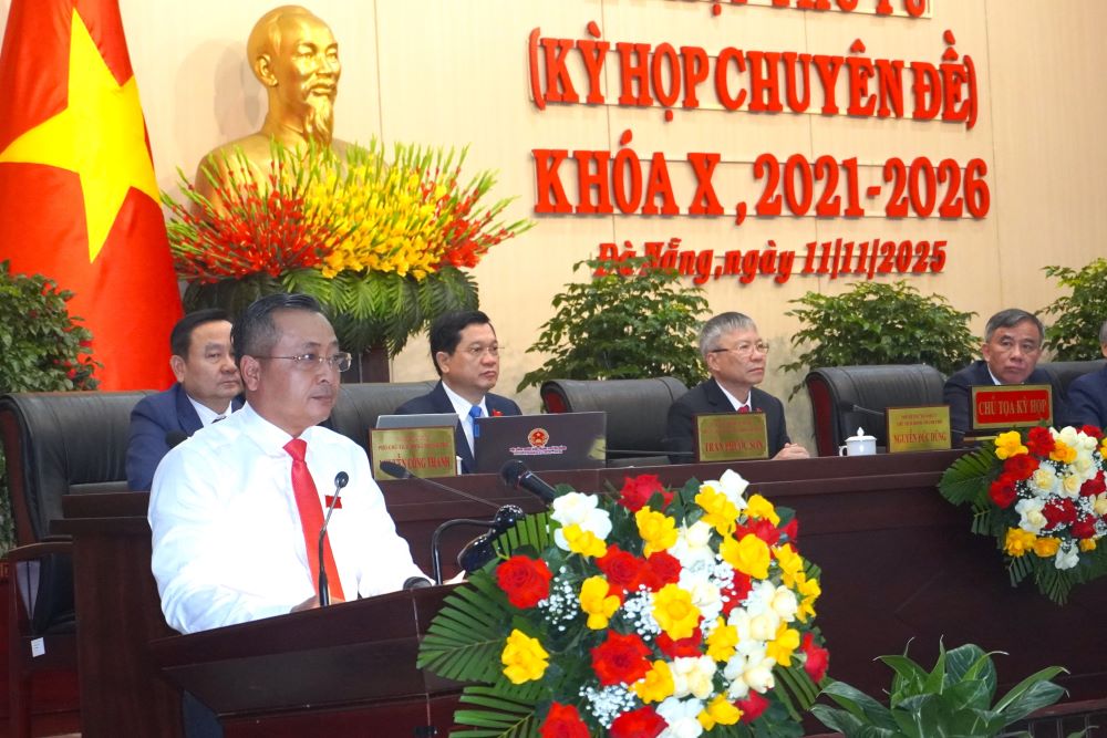 Đại biểu Nguyễn Hảo - Bí thư Đảng ủy xã Đại Lộc, TP Đà Nẵng có nhiều kiến nghị liên quan đến công tác phòng chống bão lũ trong thời gian vừa qua. Ảnh: Trần Thi