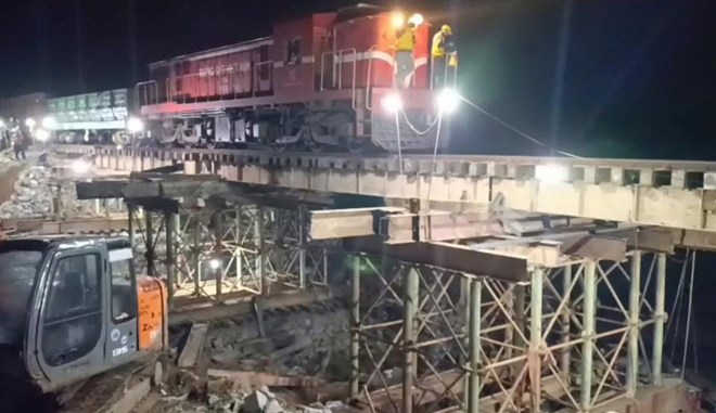 Thông tuyến đường sắt Bắc - Nam đoạn qua Đắk Lắk sau nhiều ngày gián đoạn vì mưa bão