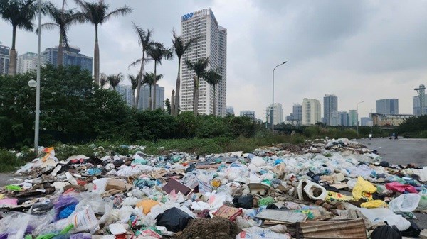 Xuất hiện nhiều “điểm đen” rác thải tại ven đô Hà Nội