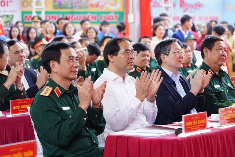 Các đại biểu dự Ngày hội Đại đoàn kết toàn dân tộc tại Tổ dân phố Đông. Ảnh: Thái Nguyên GOP