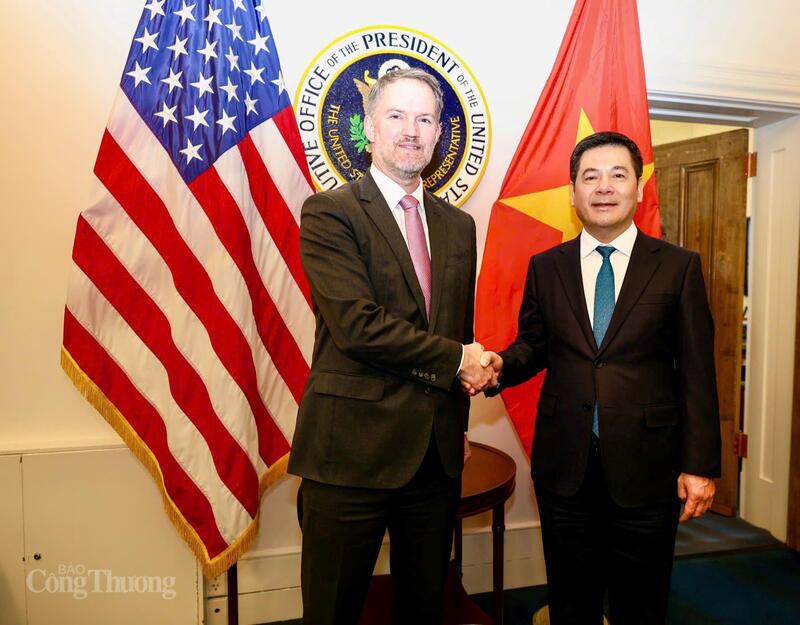 Bộ trưởng Bộ Công Thương Nguyễn Hồng Diên và Trưởng Đại diện Thương mại Hoa Kỳ Jamieson Greer. Ảnh: Nguyên Minh