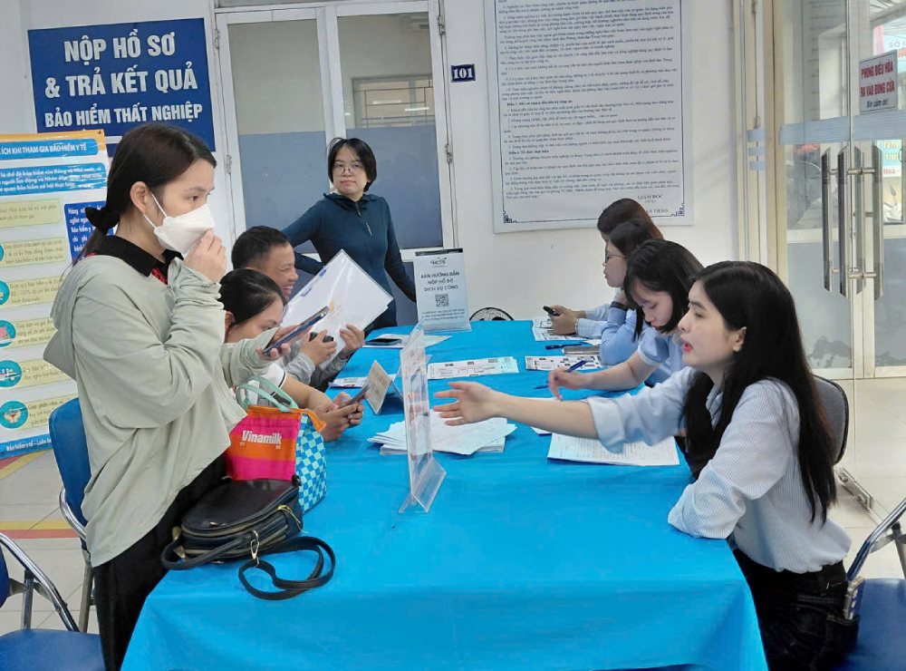 Thị trường lao động tháng 10 tại Hà Nội chứng kiến sự tái cơ cấu mạnh mẽ, cho thấy xu hướng ưu tiên tuyển dụng rõ rệt đối với lao động đã qua đào tạo nghề. Ảnh: Quỳnh Chi