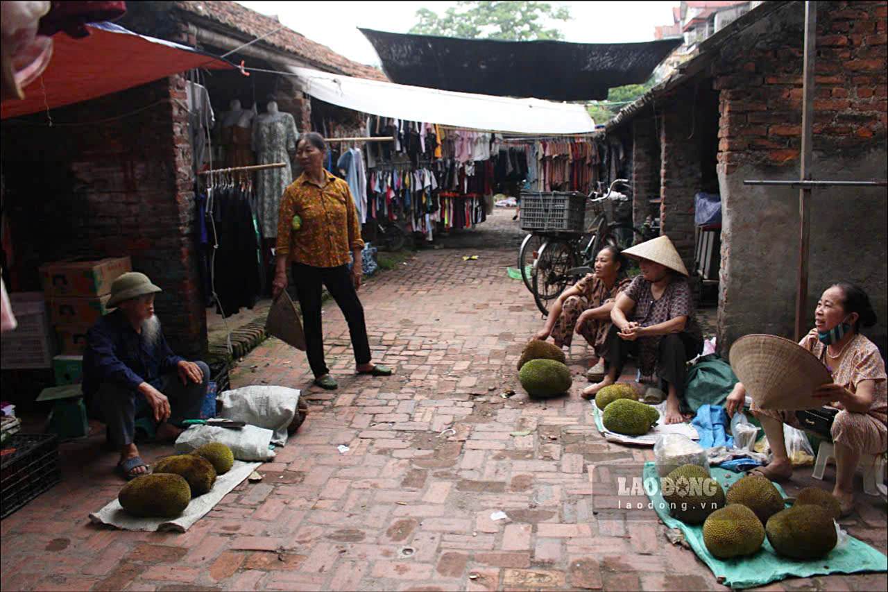 Không gian cổ kính chợ Nôm ngoài đời thực. Ảnh: Lê Tuyến