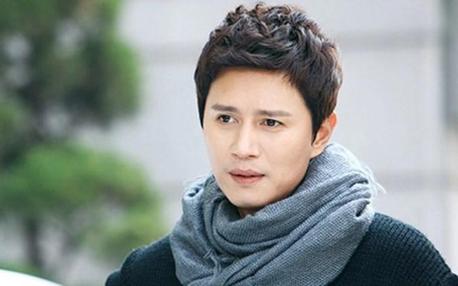 Cuộc sống của tài tử từng có mối tình với Song Hye Kyo