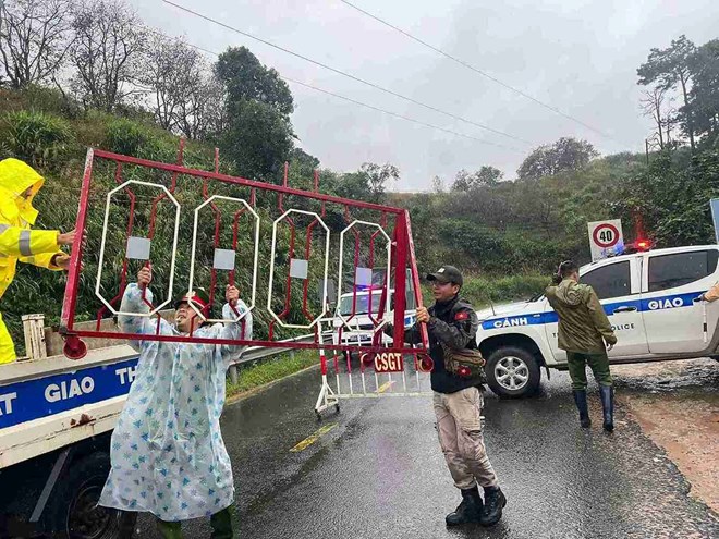 Thông xe đèo Sông Pha nối Lâm Đồng - Khánh Hòa sau nhiều ngày bị chia cắt