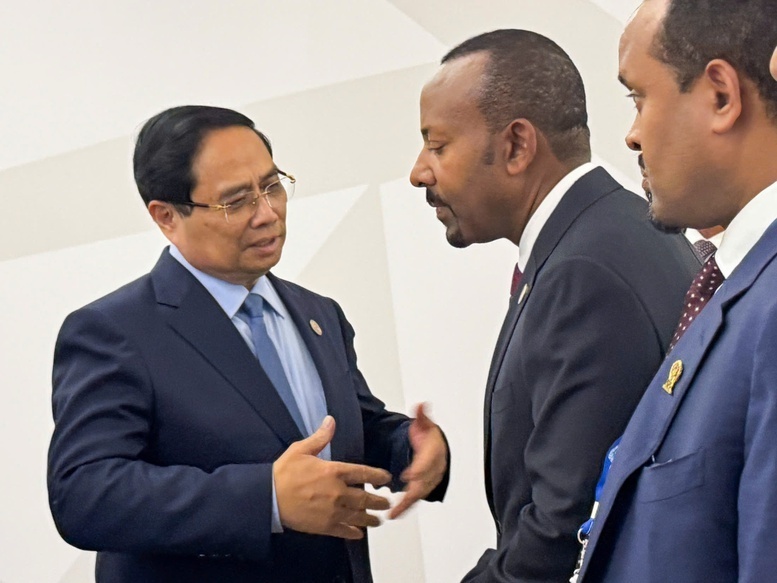 Thủ tướng Phạm Minh Chính và Thủ tướng Ethiopia Abiy Ahmed - Ảnh: VGP/Nhật Bắc