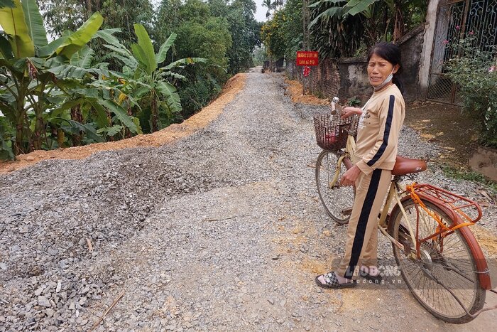 Người dân từng sửa đoạn đường này 7 lần trong 1 năm. Ảnh chụp tháng 12.2022: Tô Công.