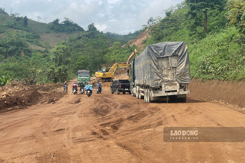 Do vướng mặt bằng nên Dự án không thể hoàn thành vào tháng 6.2025 và hiện phải gia hạn đến năm 2026. Ảnh: Đinh Đại