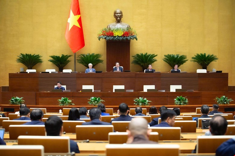 Quốc hội biểu quyết thông qua việc sửa đổi, bổ sung Chương trình Kỳ họp thứ 10. Ảnh: Quochoi.vn