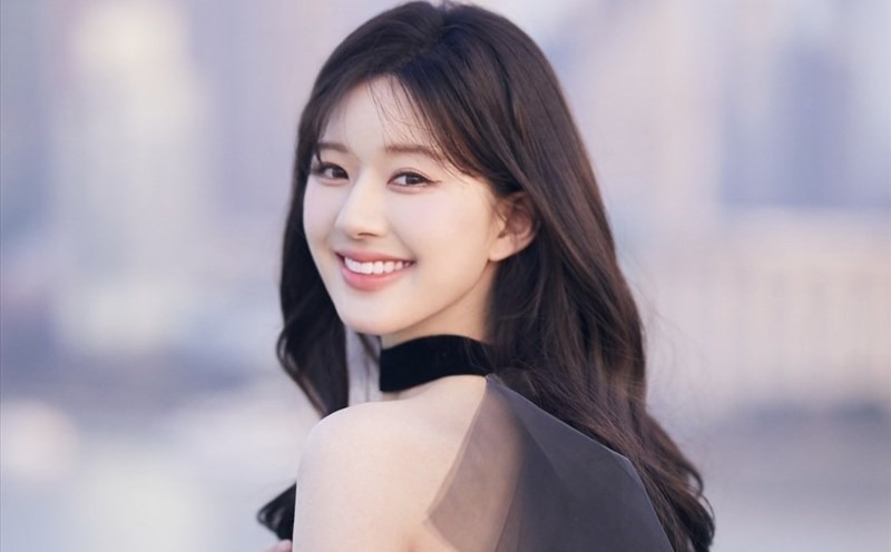 Với khuôn mặt bầu bĩnh và đôi mắt có hồn, Triệu Lộ Tư đại diện cho “vẻ đẹp không phô trương”. Ảnh cắt từ video