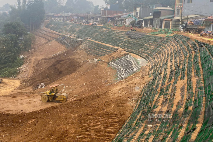 Tuyến kè hiện hoàn thiện phần lớn các hạng mục chính. Ảnh: Đinh Đại