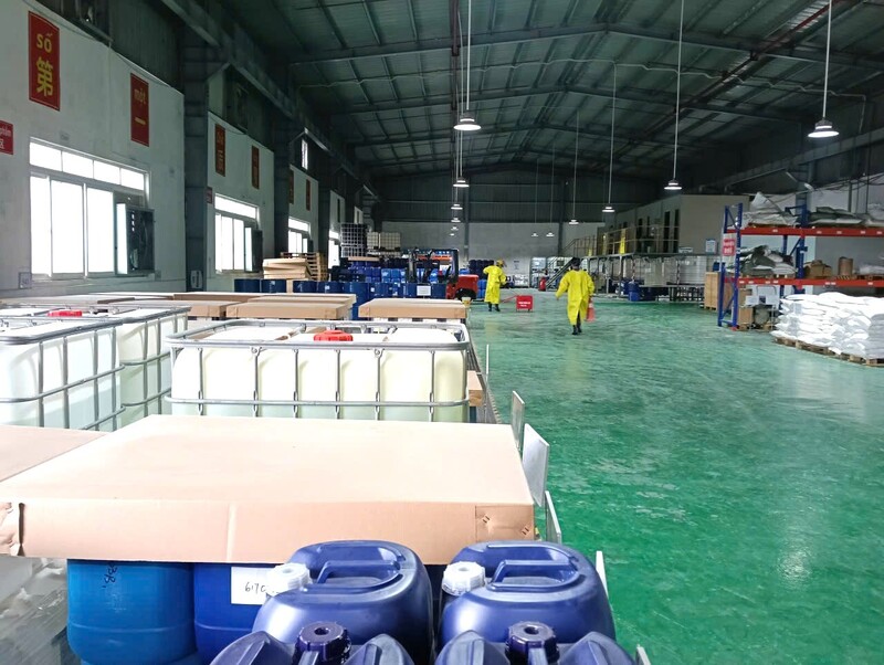 Ý thức và và trách nhiệm của các doanh nghiệp đối với hoạt động hóa chất ngày càng được nâng cao. Ảnh: Mai Liễu