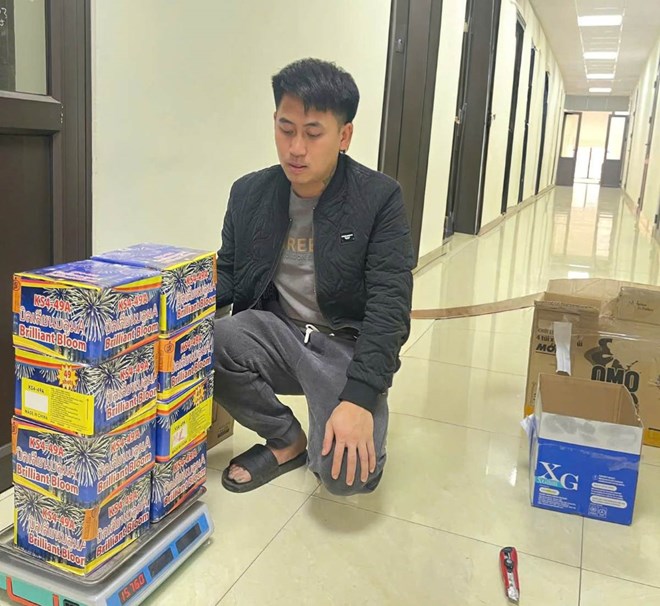 Chủ quán bia ở Hải Phòng tàng trữ trái phép số lượng lớn pháo nổ