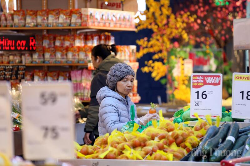 Tại hệ thống siêu thị, trung tâm thương mại, sức mua tăng mạnh từ 50-100% so với ngày thường