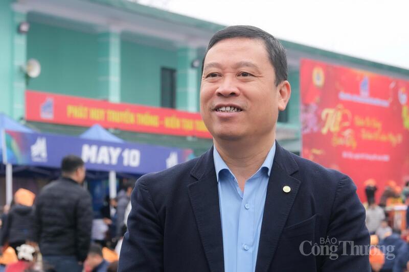 Ông Thân Đức Việt chia sẻ những kết quả đạt được của May 10 trong năm 2025 và khẳng định, vai trò của các Nghị quyết của Bộ Chính trị thời gian qua đã tạo động lực cho doanh nghiệp tăng trưởng.