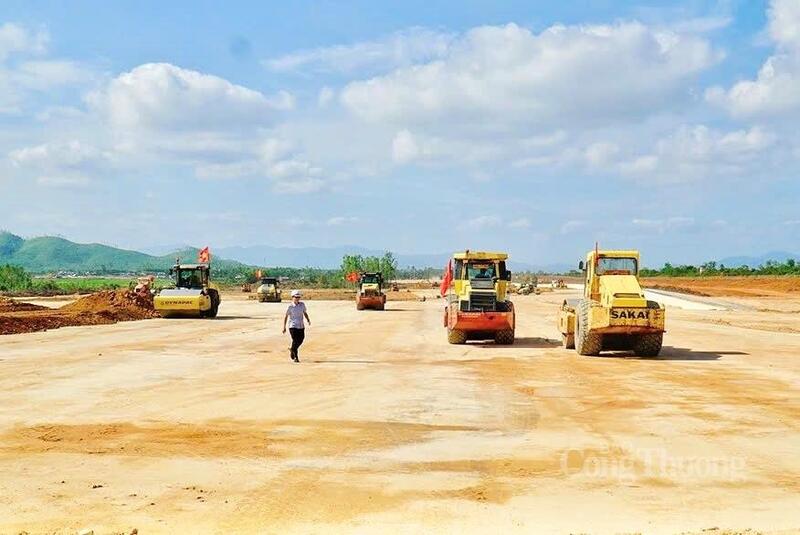 Thi công gói thầu XL.01 Dự án đường bộ cao tốc Quy Nhơn - Pleiku xuyên tết Bính Ngọ.