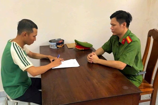 Công an vận động thêm một đối tượng truy nã ra đầu thú