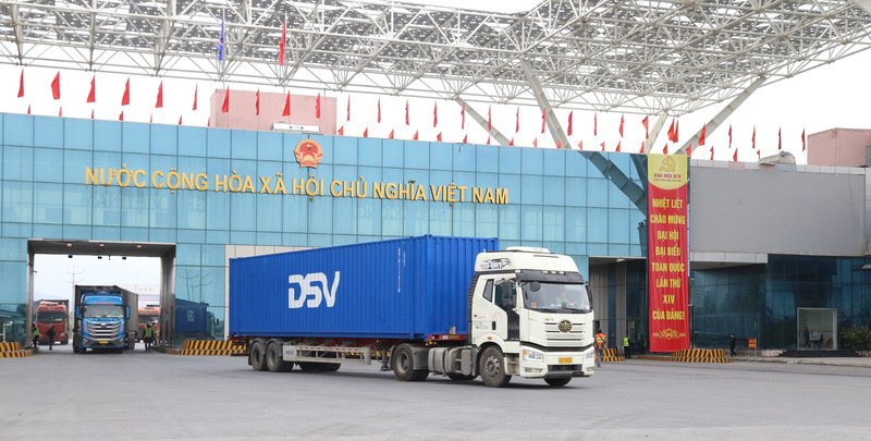 Hàng hóa thông quan tại cửa khẩu Móng Cái 1, tỉnh Quảng Ninh. Ảnh: CTV