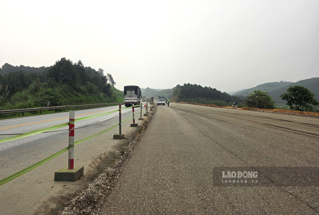 Công tác bảo đảm an toàn giao thông trên tuyến đang khai thác cũng được siết chặt. Ảnh: Duy Dũng