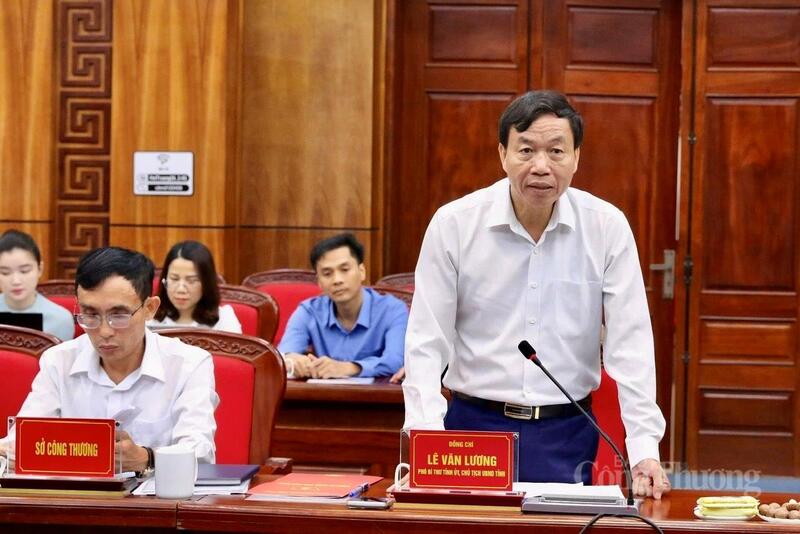 Chủ tịch UBND tỉnh Điện Biên Lê Văn Lương phát biểu tại buổi làm việc.