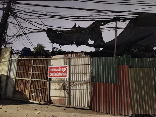 Một số nhà xưởng bị cắt điện phải chuyển đi nơi khác. Ảnh: Minh Hạnh