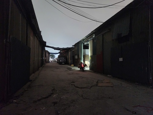 Cắt điện toàn bộ xưởng trái phép trên đất nông nghiệp tại Tân Triều. Ảnh: Minh Hạnh