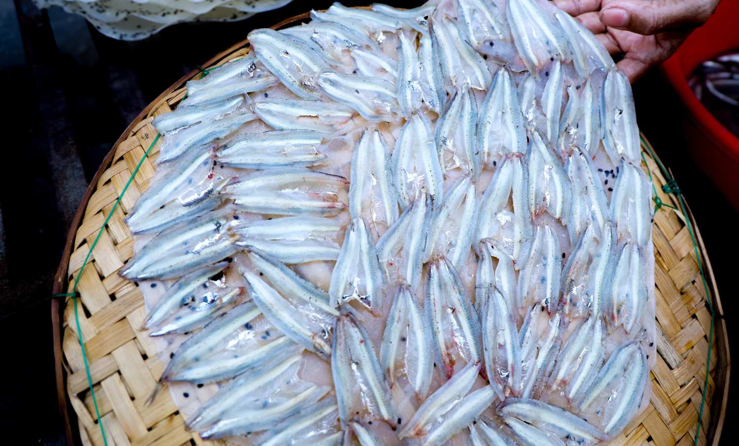 Bánh tráng cá cơm đậm đà vị biển của người Quảng Ngãi