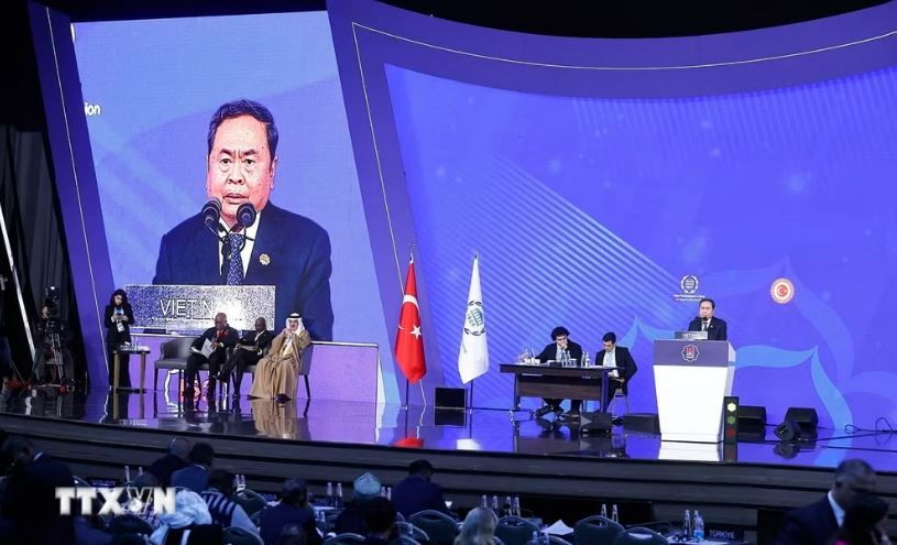 Chủ tịch Quốc hội đề nghị IPU và các Nghị viện thành viên tiếp tục đẩy mạnh hơn nữa, chung tay thúc đẩy hợp tác và đoàn kết quốc tế. Ảnh: TTXVN