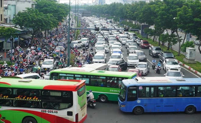 TPHCM đề xuất tự quyết hạn chế xe cá nhân, thu phí chống ùn tắc