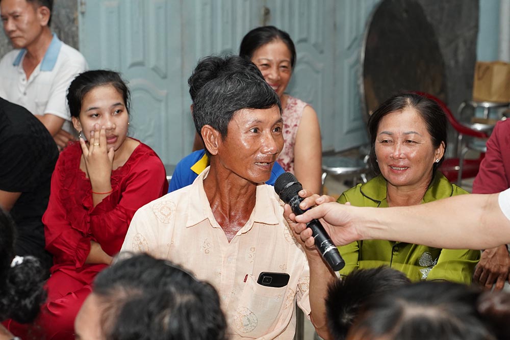 Các công nhân hào hứng tham gia chương trình. Ảnh: Thanh Vũ