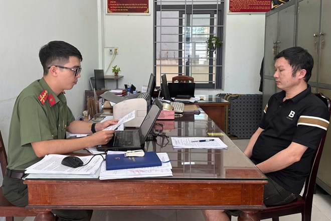 Tổ chức đưa 21 người vượt biên trái phép, đối tượng truy nã ra đầu thú