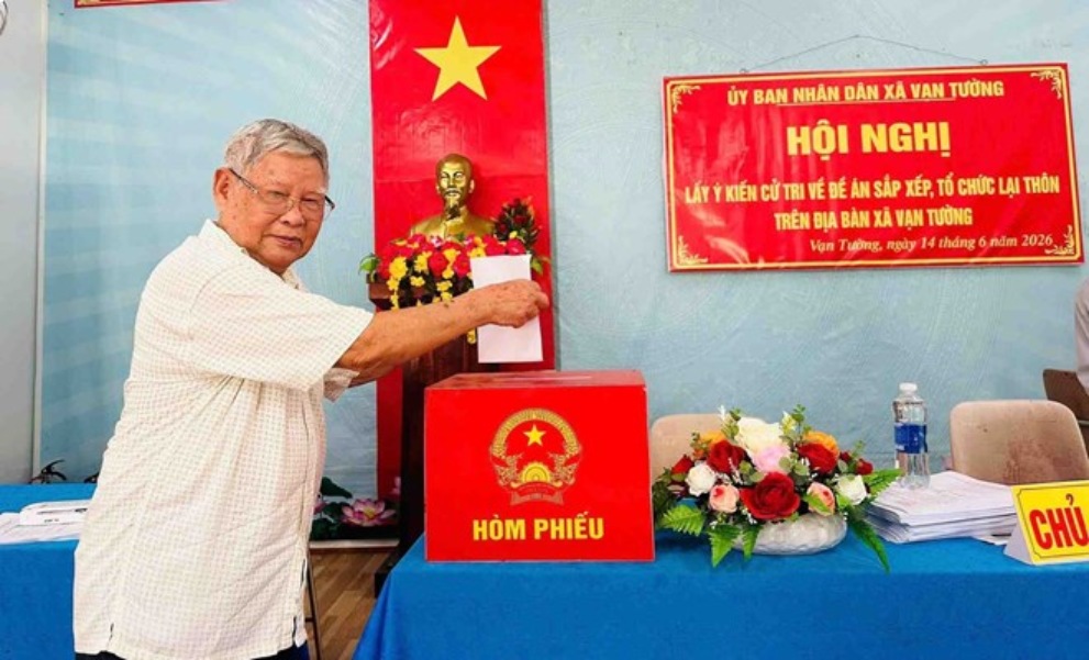 Nhiều địa phương dự kiến tăng phụ cấp cho cán bộ thôn, tổ dân phố sau sắp xếp. Ảnh: UBND xã Vạn Tường (Quảng Ngãi)